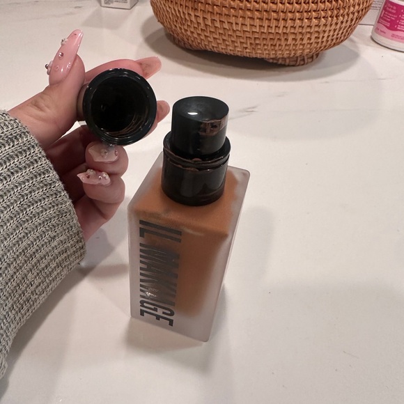 NEW Il Makiage Woke Up Like This Foundation - Picture 2 of 9